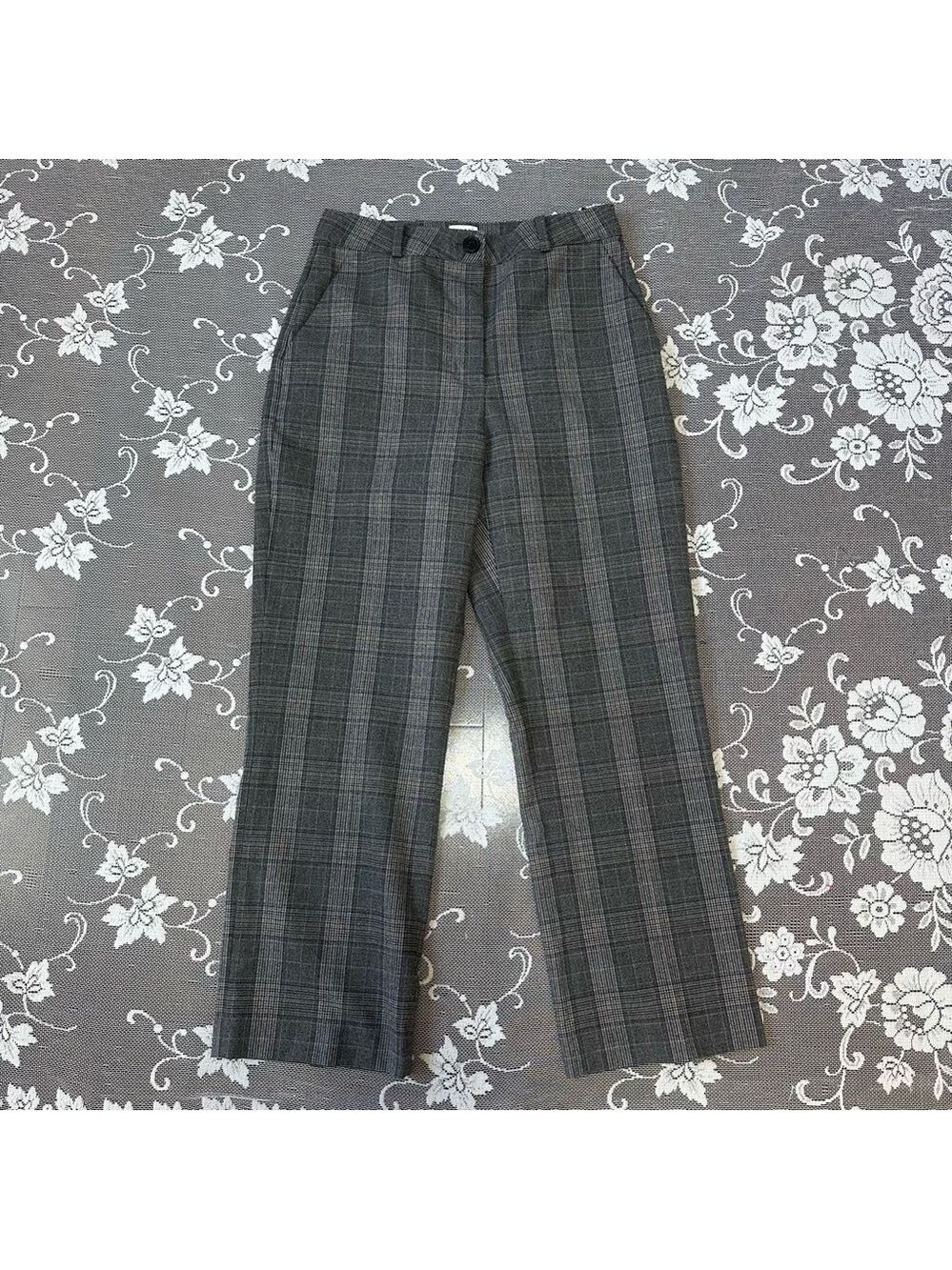 Aritzia Sunday Best Check Crop Ankle Pant
Sz 6